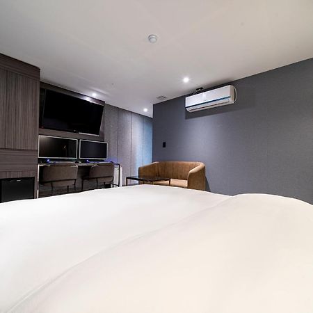 Urban Brown Hotel Chungju City Hall Екстер'єр фото