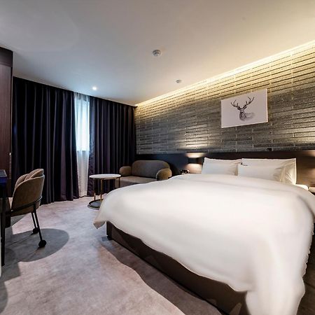 Urban Brown Hotel Chungju City Hall Екстер'єр фото