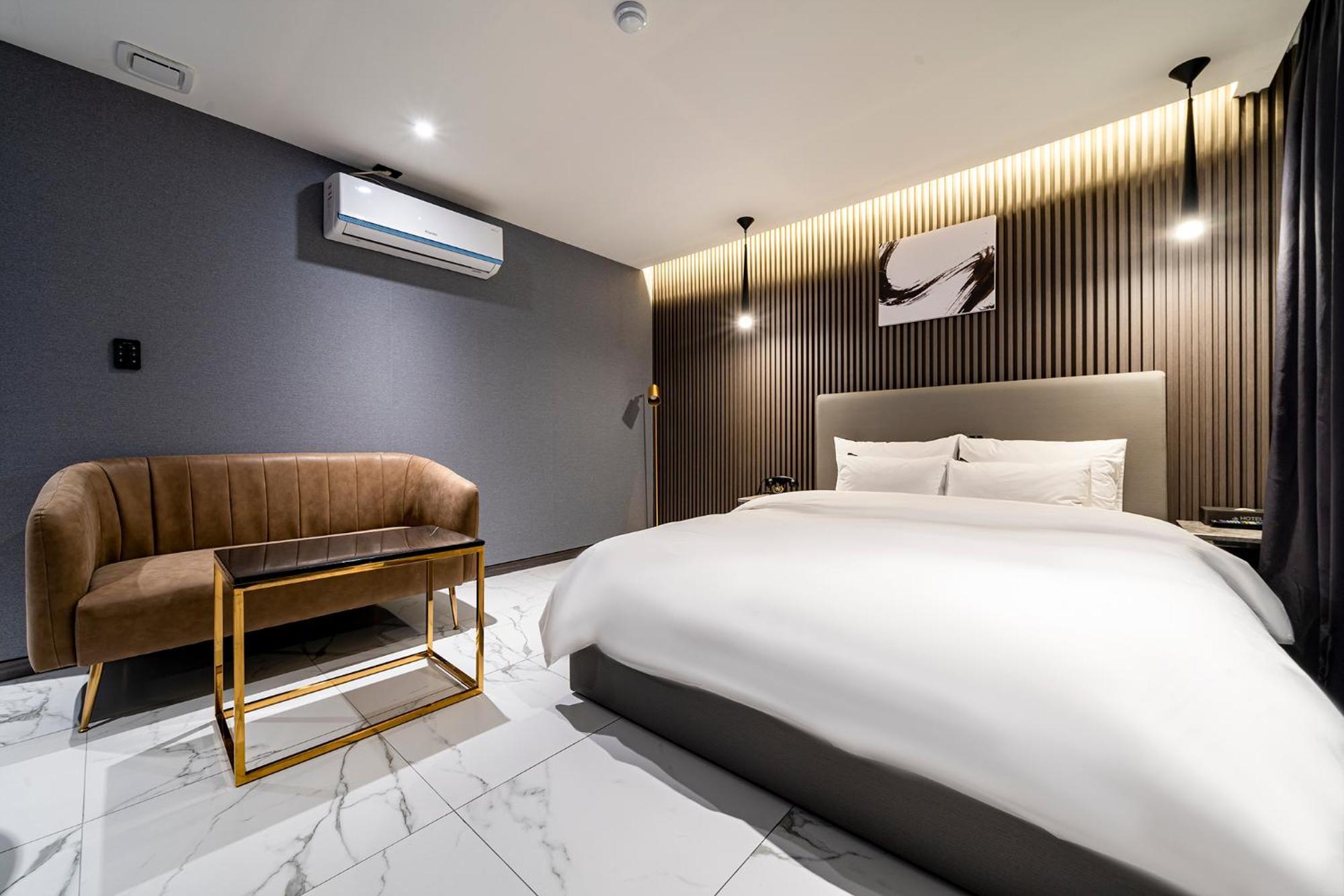 Urban Brown Hotel Chungju City Hall Екстер'єр фото