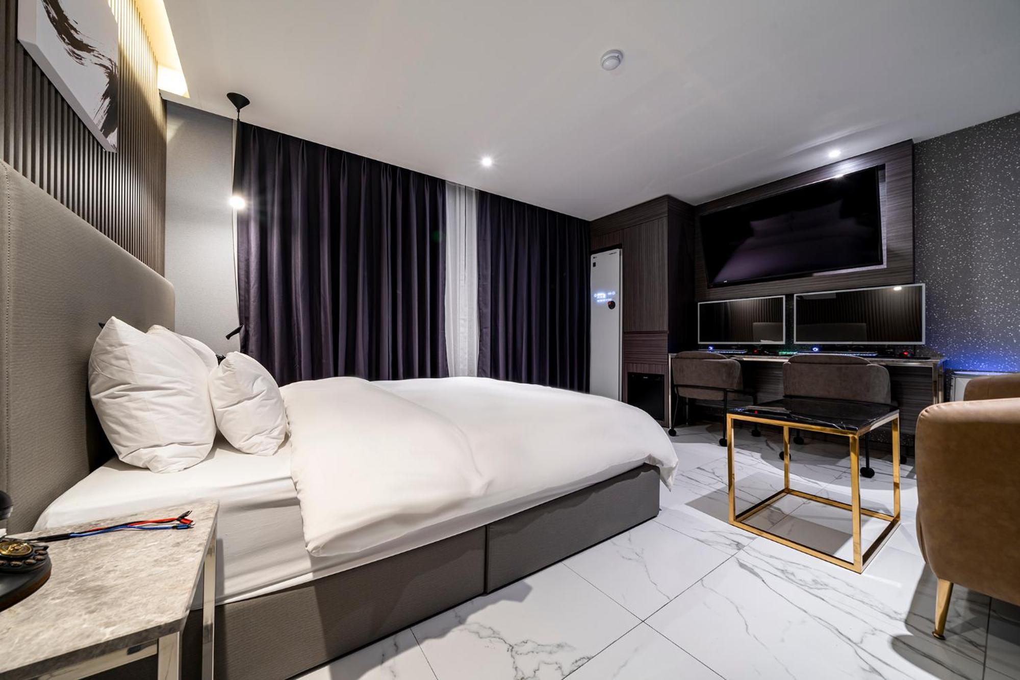 Urban Brown Hotel Chungju City Hall Екстер'єр фото