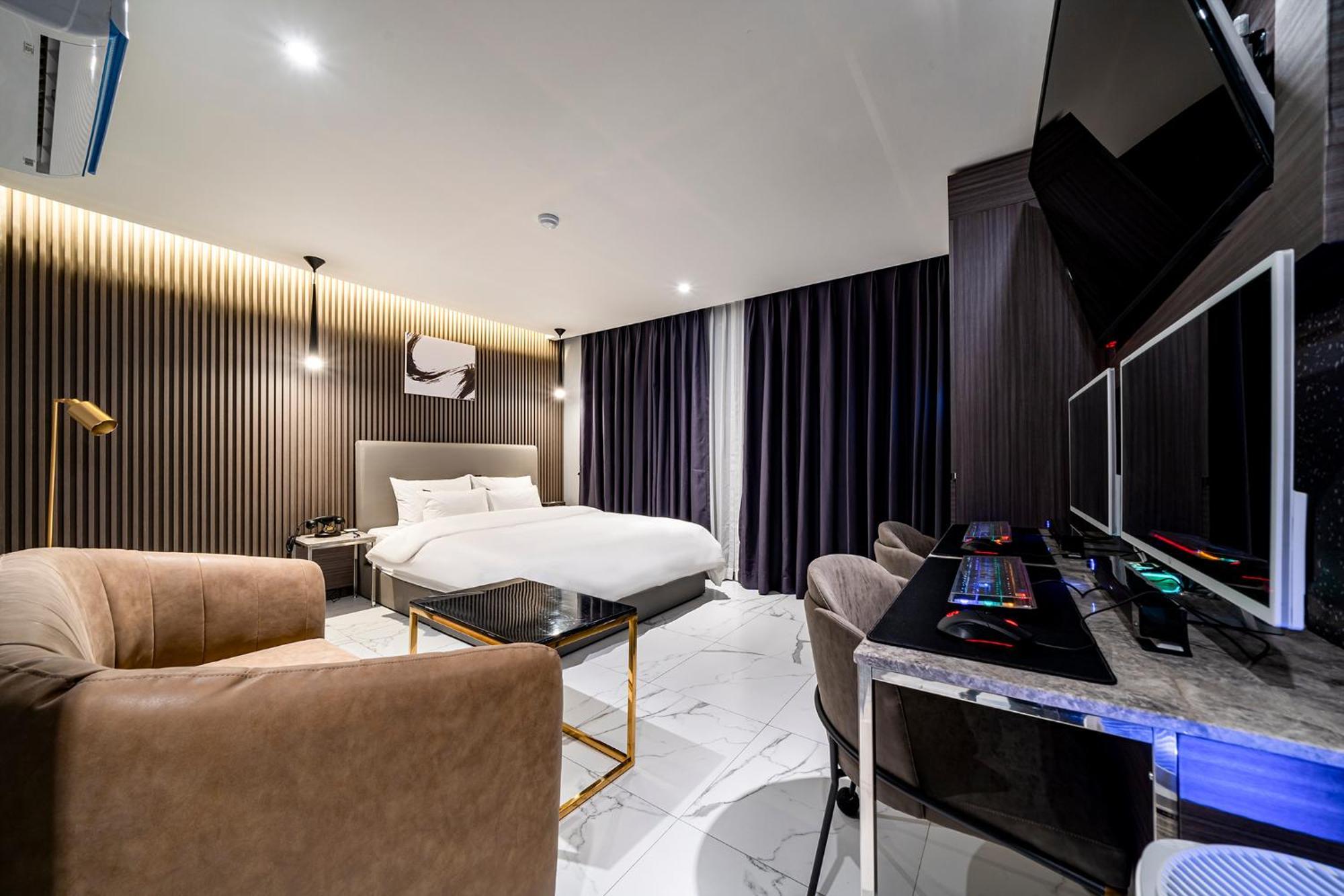 Urban Brown Hotel Chungju City Hall Екстер'єр фото