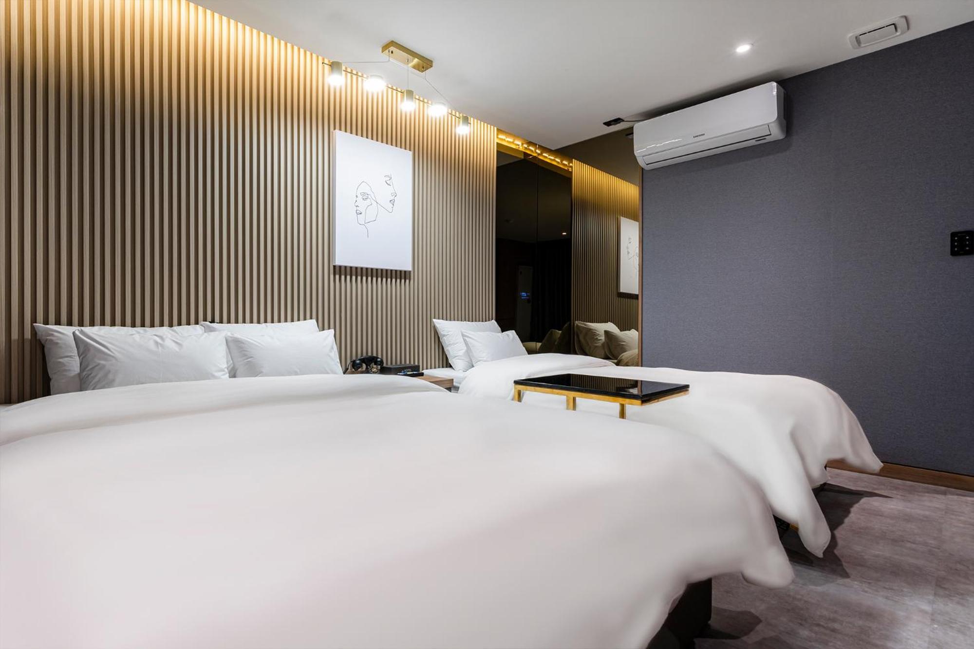 Urban Brown Hotel Chungju City Hall Екстер'єр фото