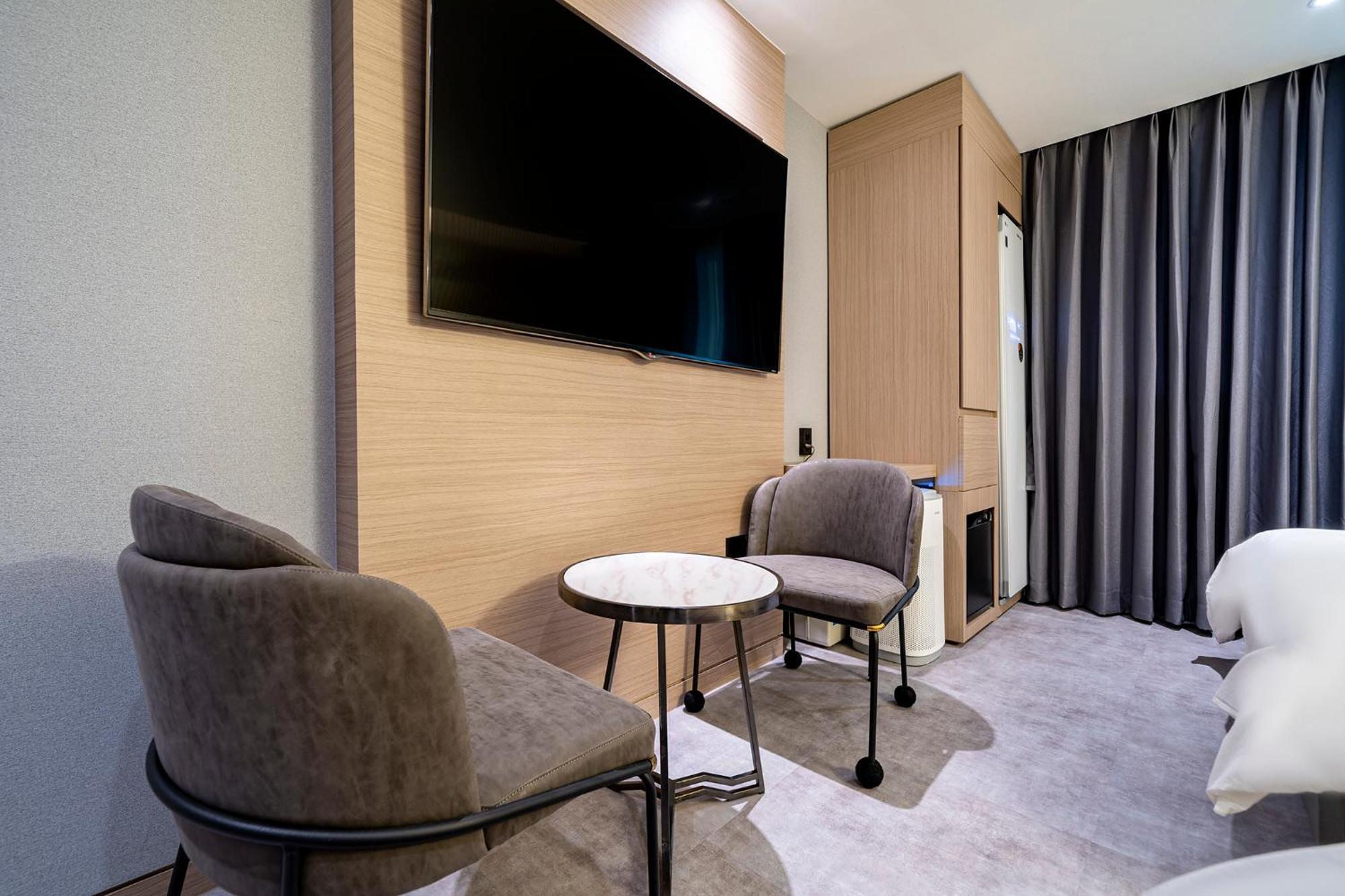 Urban Brown Hotel Chungju City Hall Екстер'єр фото
