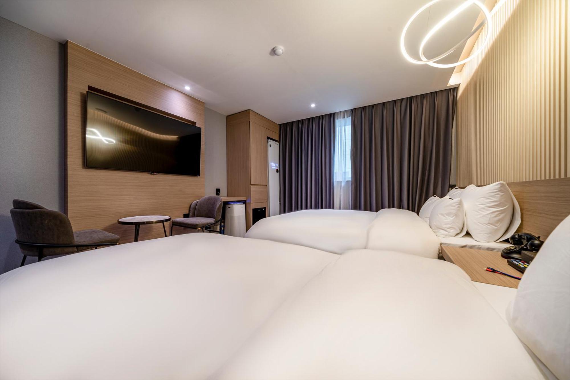 Urban Brown Hotel Chungju City Hall Екстер'єр фото