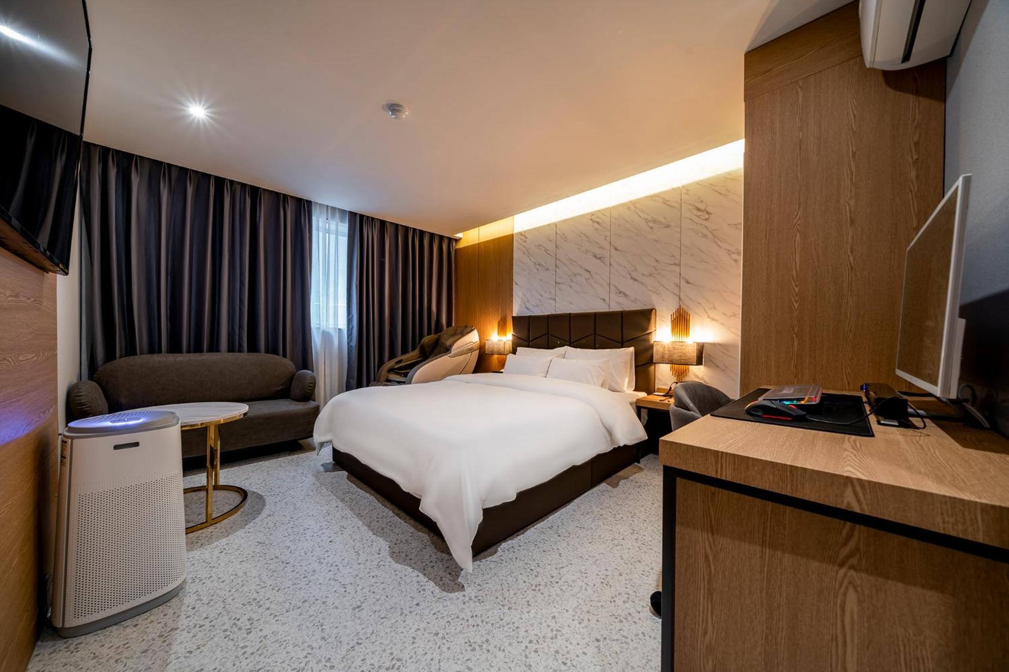 Urban Brown Hotel Chungju City Hall Екстер'єр фото