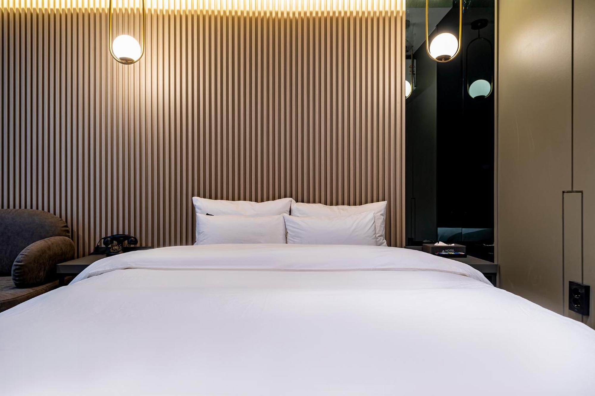 Urban Brown Hotel Chungju City Hall Екстер'єр фото