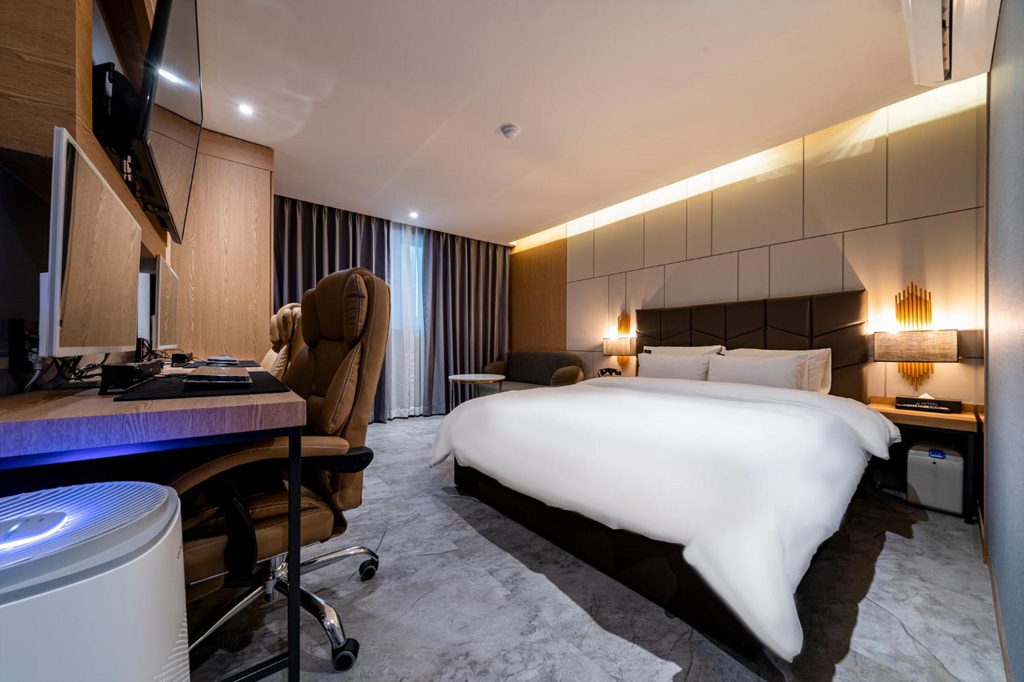 Urban Brown Hotel Chungju City Hall Екстер'єр фото