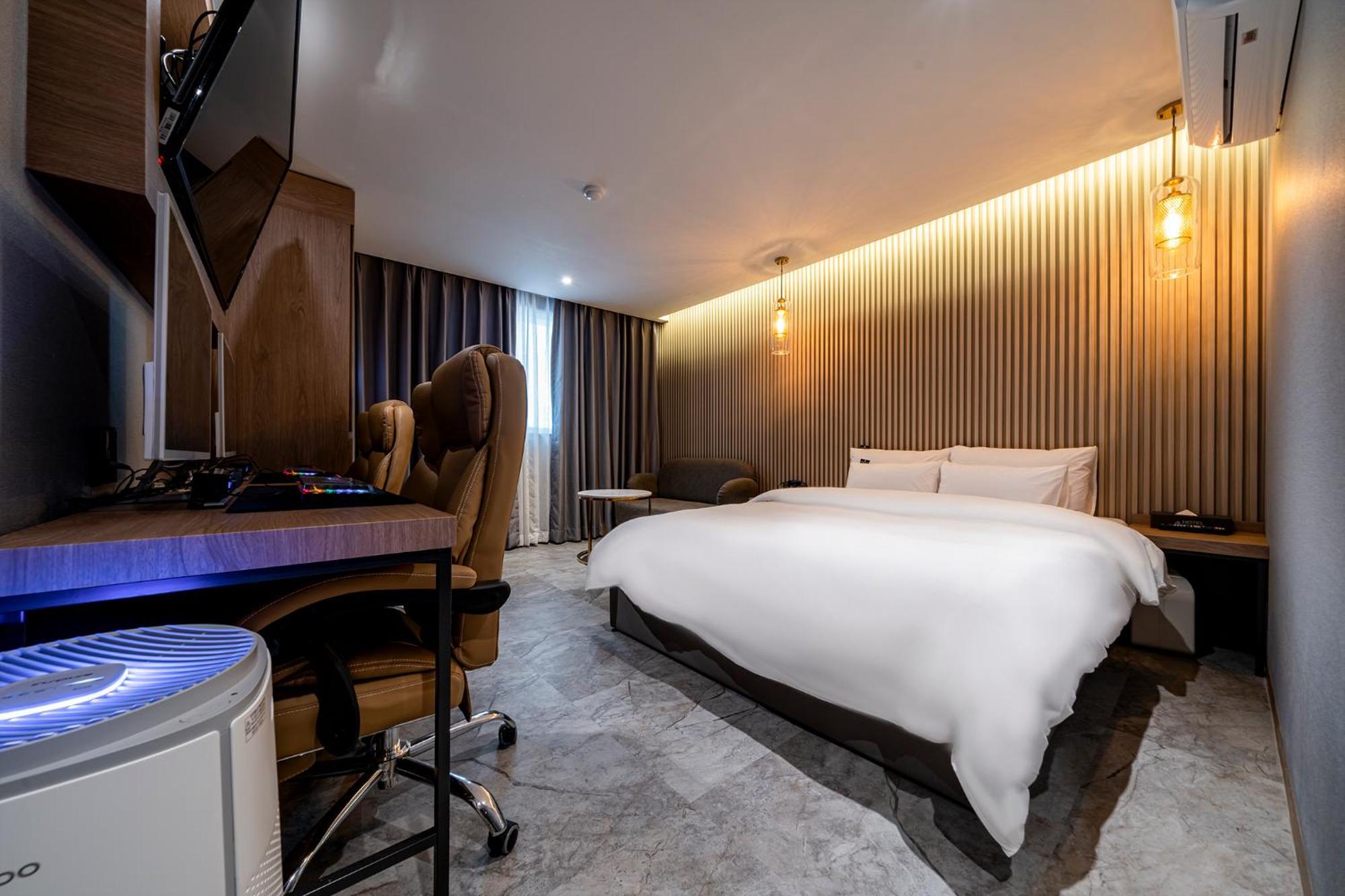 Urban Brown Hotel Chungju City Hall Екстер'єр фото