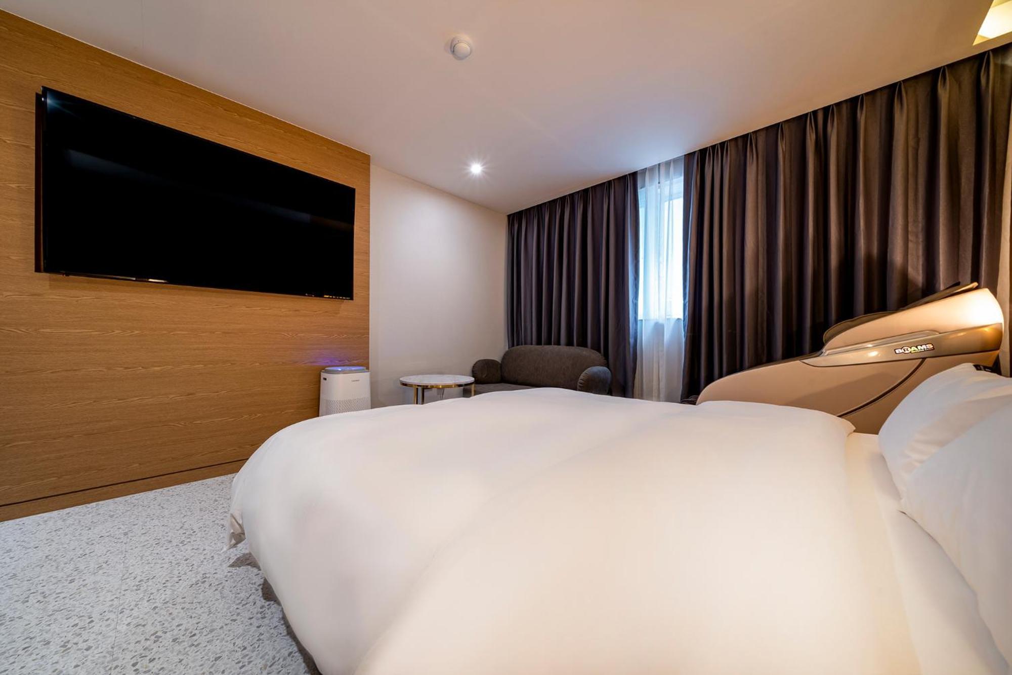 Urban Brown Hotel Chungju City Hall Екстер'єр фото