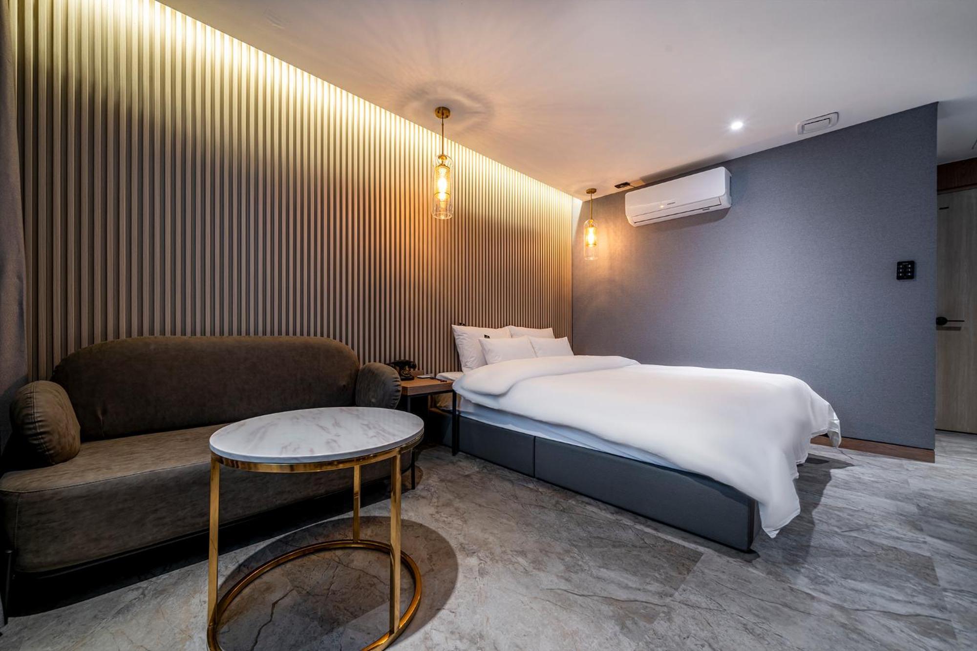 Urban Brown Hotel Chungju City Hall Екстер'єр фото