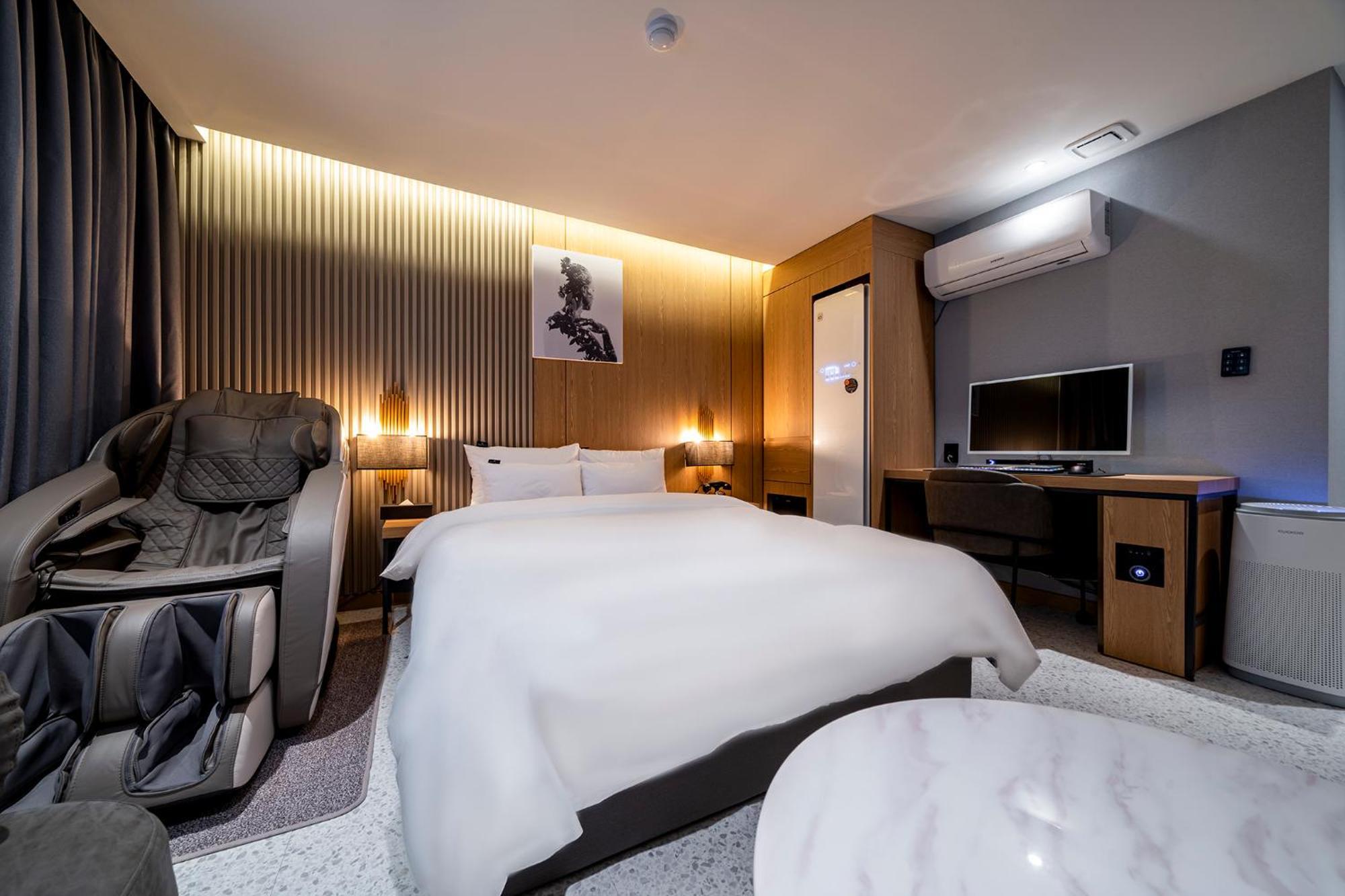 Urban Brown Hotel Chungju City Hall Екстер'єр фото