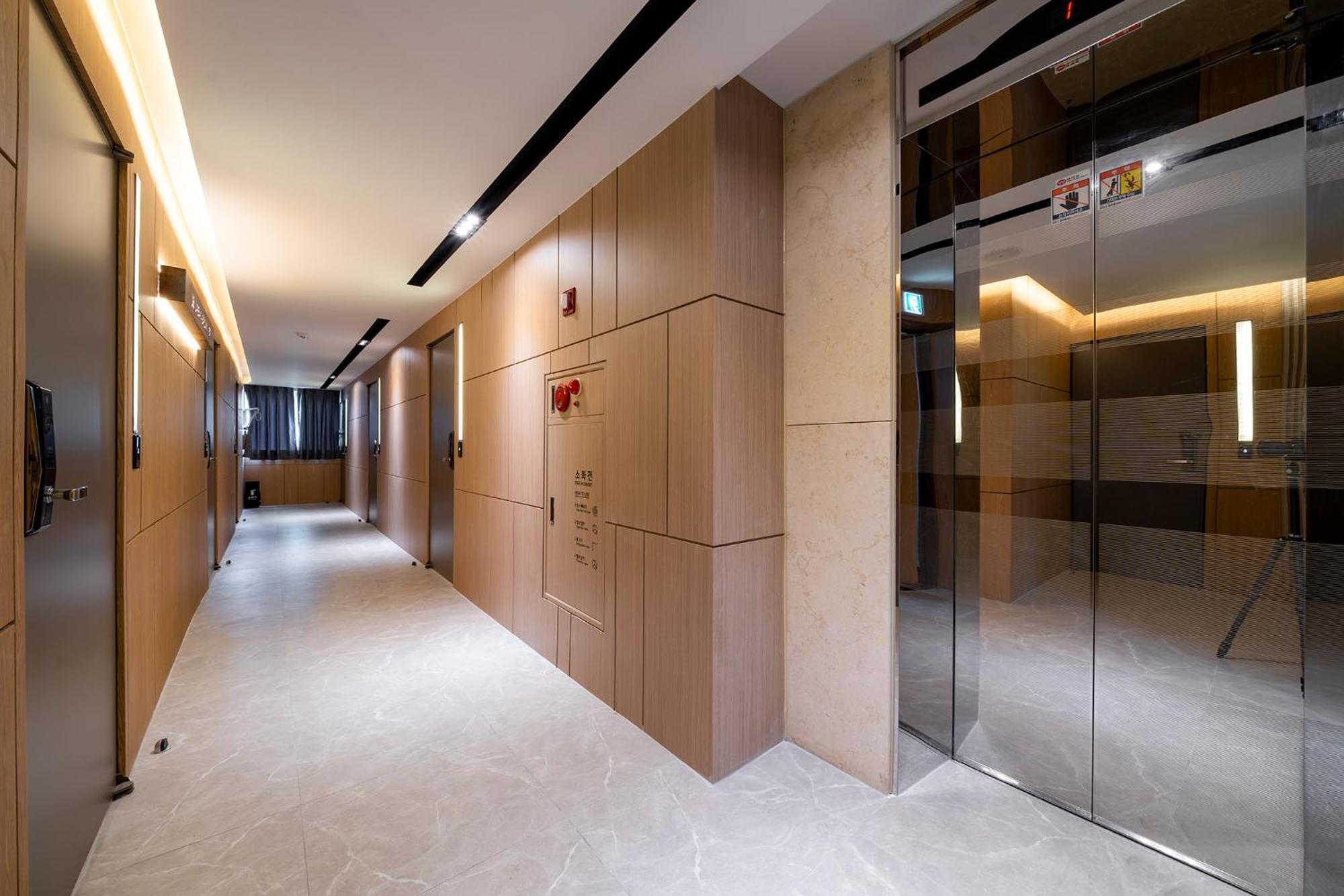 Urban Brown Hotel Chungju City Hall Екстер'єр фото