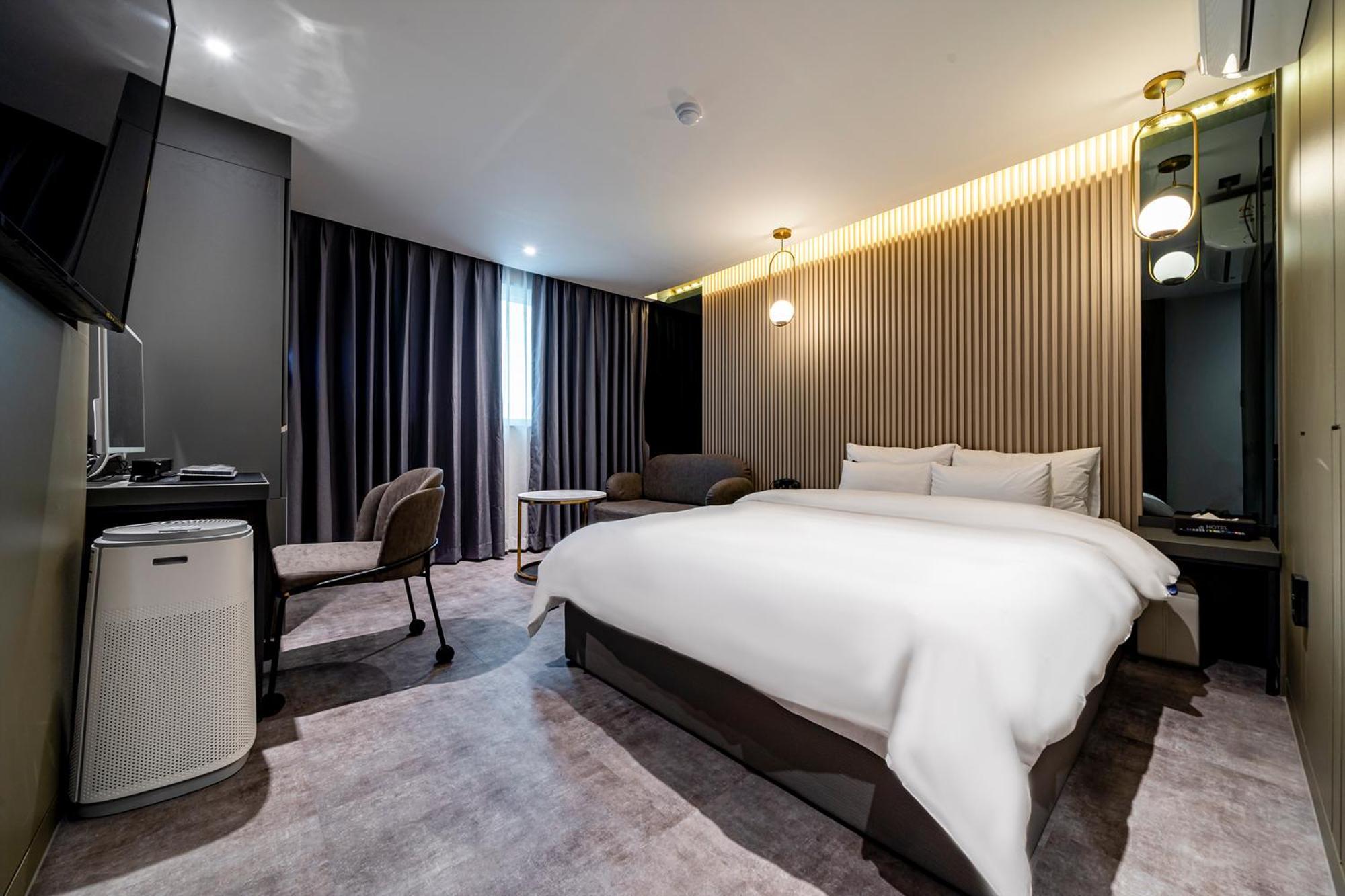 Urban Brown Hotel Chungju City Hall Екстер'єр фото
