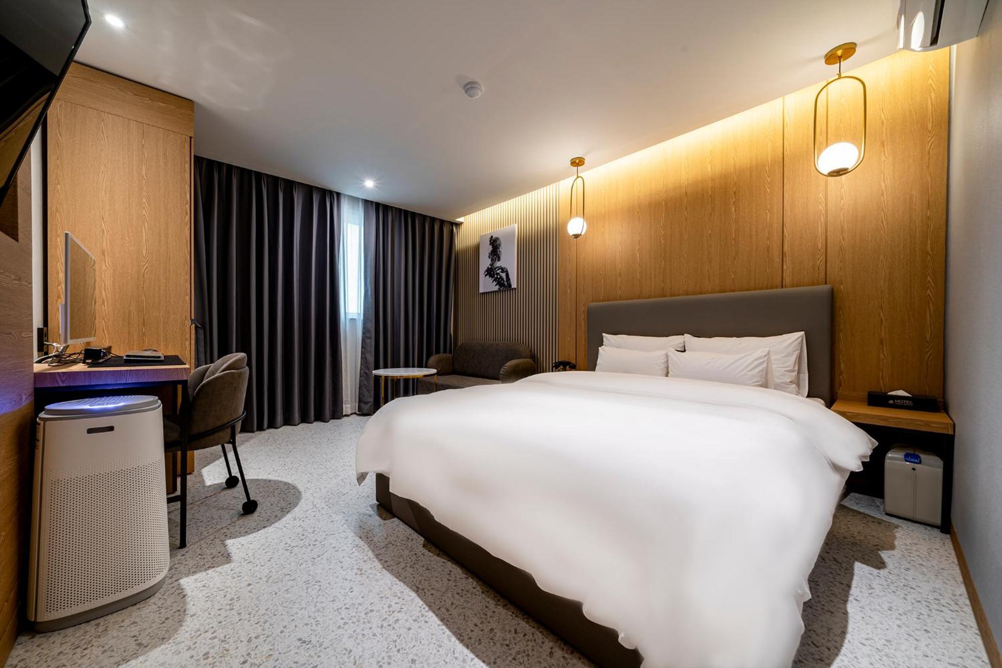 Urban Brown Hotel Chungju City Hall Екстер'єр фото