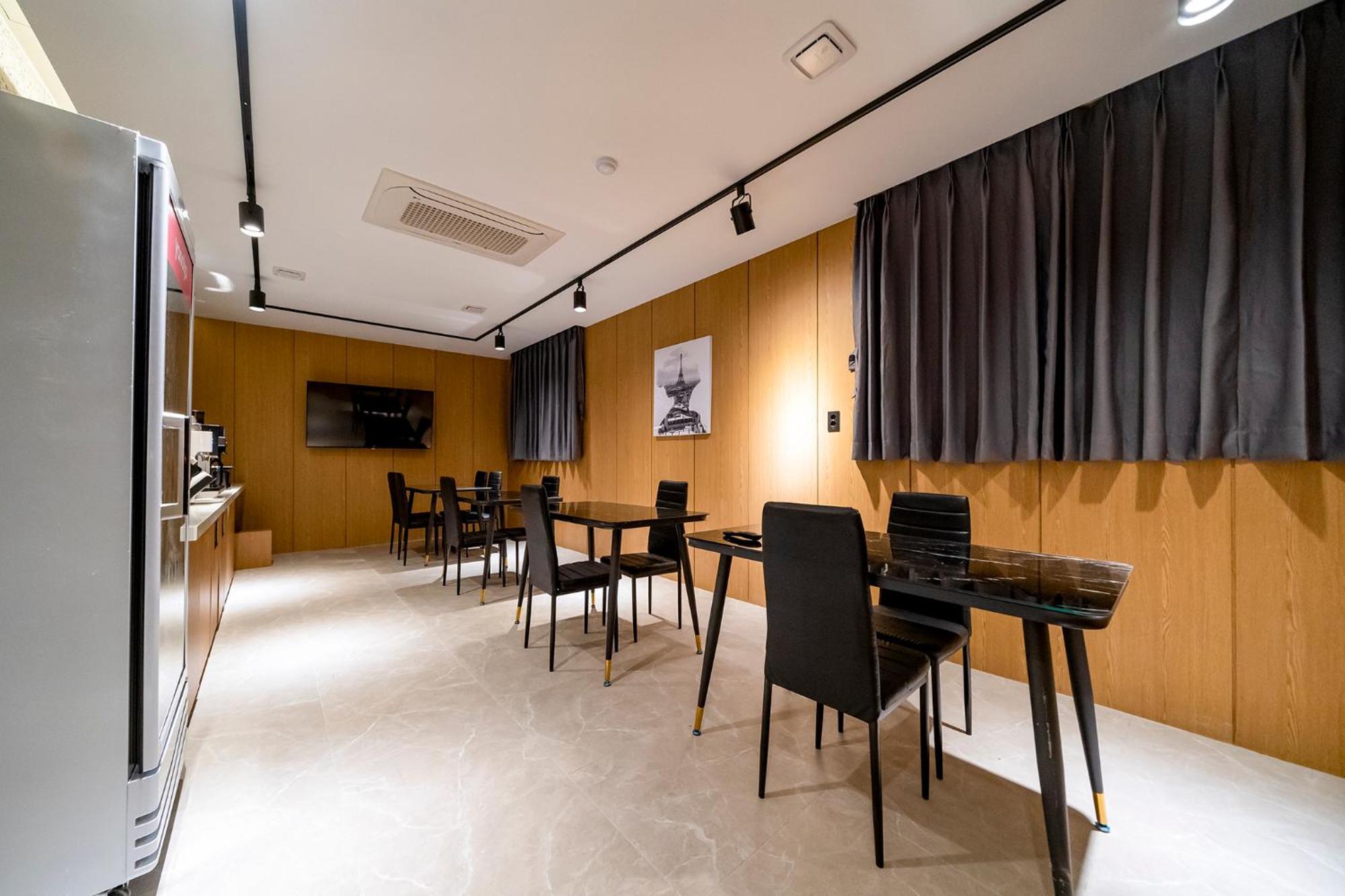 Urban Brown Hotel Chungju City Hall Екстер'єр фото